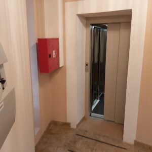 Prodajem lift KLEEMANN putnički Slika 1 Prodajem lift KLEEMANN putnički Slika 1
