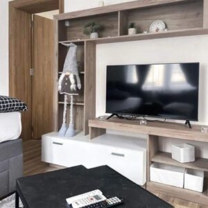 EKSKLUZIVNA PRODAJA-polovina vile sa 2 apartmana u centru Ma Slika 3
