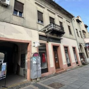Prodaje se ceo sprat-vise stanova na glavnoj ulici u Somboru Slika 4 Prodaje se ceo sprat-vise stanova na glavnoj ulici u Somboru Slika 4
