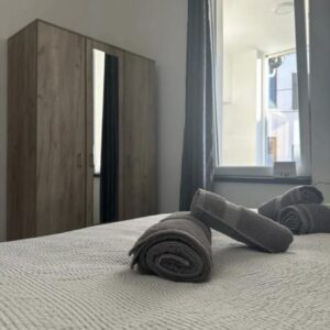 EKSKLUZIVNA PRODAJA-polovina vile sa 2 apartmana u centru Ma Slika 5