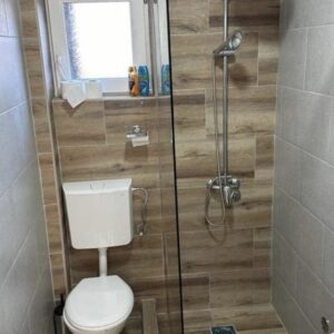 EKSKLUZIVNA PRODAJA-polovina vile sa 2 apartmana u centru Ma Slika 6