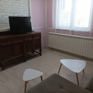 Namešten stan u kući, 50m2, na prvom spratu, zaseban ulaz Slika 4