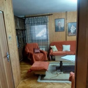 Kuća u mirnom delu naselja Trešnja Slika 8