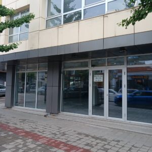 Izdaje se lokal u centru Arandjelovca Slika 3 Izdaje se lokal u centru Arandjelovca Slika 3