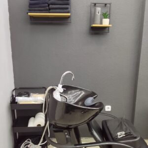 Izdajem frizerski salon u Novom Sadu na Novoj Detelinari Slika 6 Izdajem frizerski salon u Novom Sadu na Novoj Detelinari Slika 6
