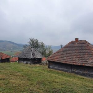Na prodaju plac 40 ari sa starom Chalet kucom na Zlatiboru Slika 10 Na prodaju plac 40 ari sa starom Chalet kucom na Zlatiboru Slika 10