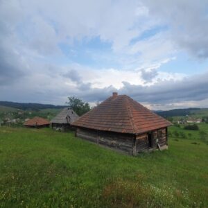 Na prodaju plac 40 ari sa starom Chalet kucom na Zlatiboru Slika 2 Na prodaju plac 40 ari sa starom Chalet kucom na Zlatiboru Slika 2