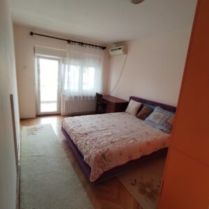 Izdajem trosoban namešten stan u Borči Slika 3